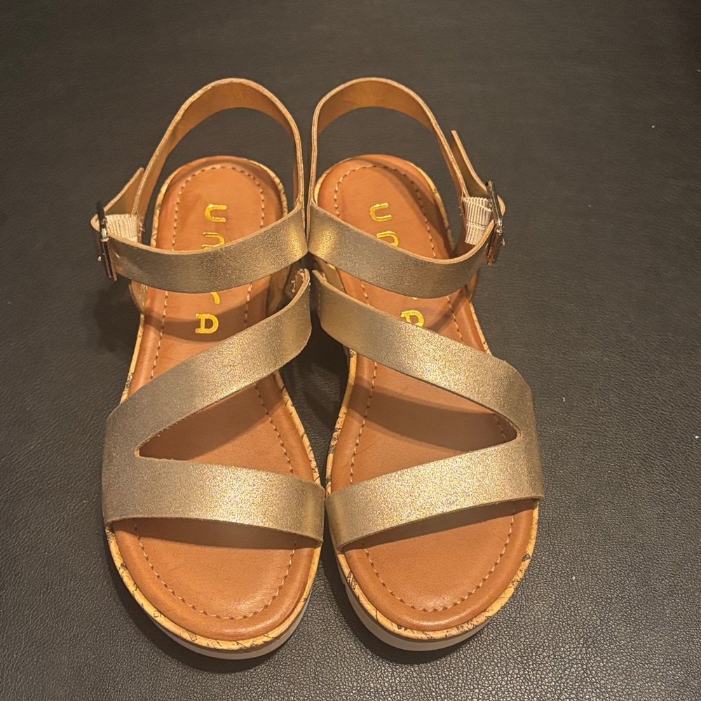 Unisa Gold Women's Sandals
